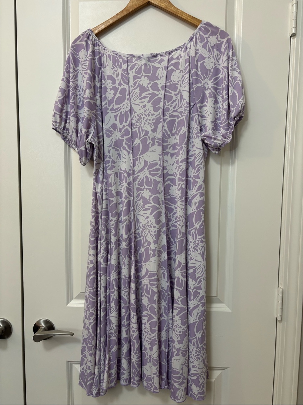 Sami & Jo Lavender Floral Print Puff Sleeve Knee Length Dress, Size XL (w/ flaw) - Picture 2 of 10